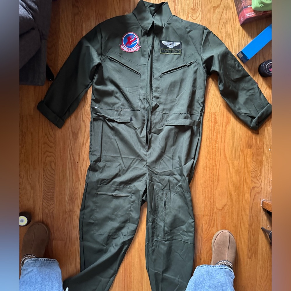 Top gun Halloween costume with hat